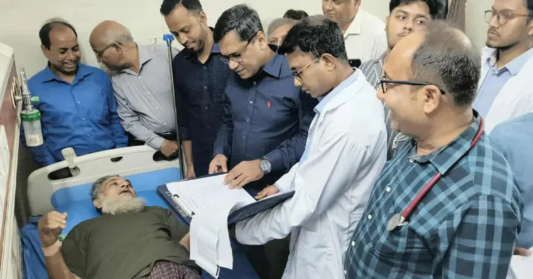 হাসপাতালে চিকিৎসাধীন মুগ্ধের পিতা